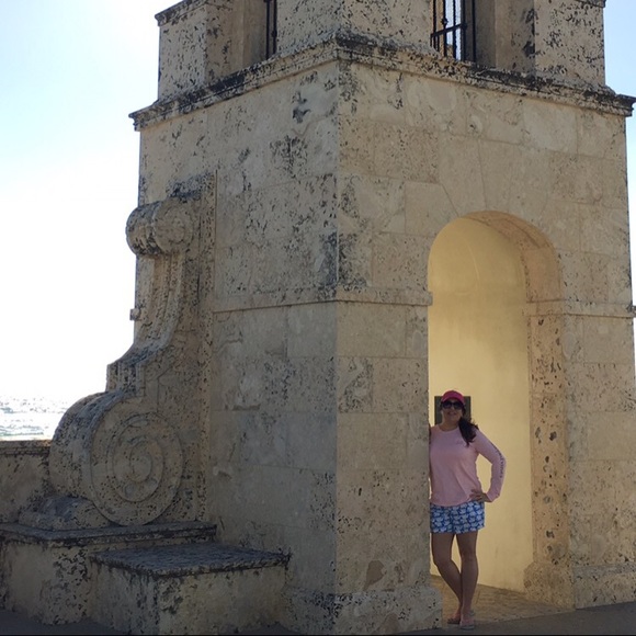 Meet your Posher, Liz - Picture 2 of 4